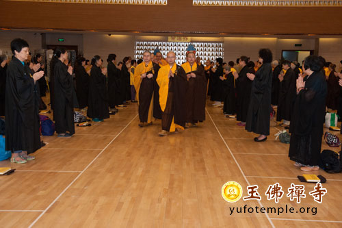 「佛教」上海玉佛禅寺举行传授三皈五戒法会