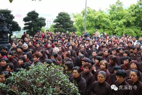 「福建厦门」福建厦门虎溪岩寺举行千人团拜祈福法会