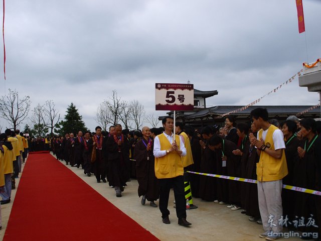 「佛教」佛诞日 庐山东林寺举行东林大佛装藏祝圣法会(组图) 「佛教」佛诞日 庐山东林寺举行东林大佛装藏祝圣法会(组图)