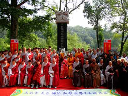 「佛教」湖北当阳玉泉寺隆重举行“天台佛法弘布世界和平碑”揭幕开光仪式