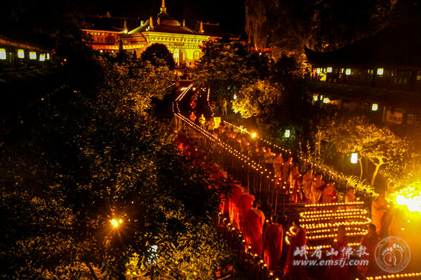 「峨眉山」四川峨眉山各寺举办多种法会恭祝十方普贤圣像落成开光十周年