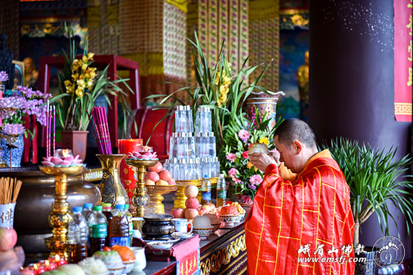 「圣诞节」恭祝观音菩萨圣诞 四川峨眉山各寺举行诸多佛事活动