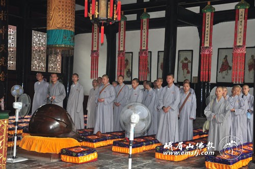 「佛教」四川峨眉山佛学院预科毕业班学僧参学川内各大寺院