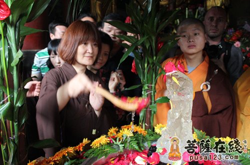 「释迦牟尼」佛祖诞辰2557周年 嵩山少林寺隆重举行浴佛大法会