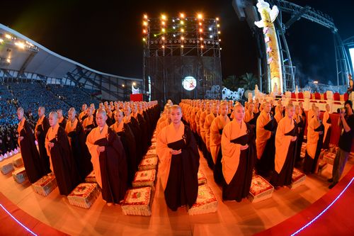 「佛教」慈光指引：2013万众普佛供灯祈福大典在深圳弘法寺隆重举行