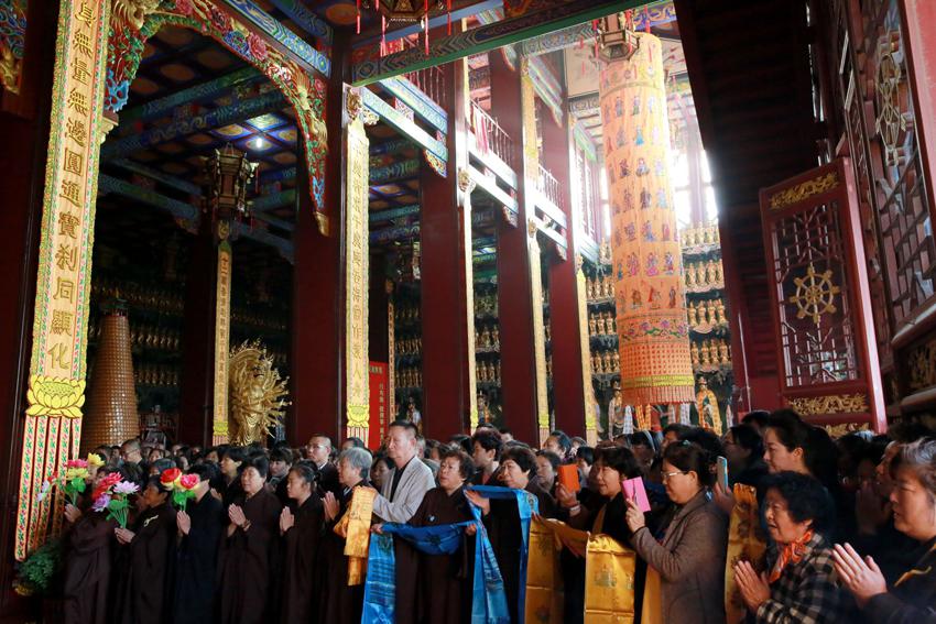 「佛说阿弥陀经」宁波市慧日禅寺住持上传下喜法师在包头市观音寺宣讲《佛说阿弥陀经》 「佛说阿弥陀经」宁波市慧日禅寺住持上传下喜法师在包头市观音寺宣讲《佛说阿弥陀经》