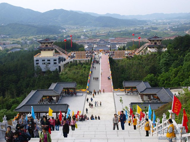 「佛教」佛诞日 庐山东林寺举行东林大佛装藏祝圣法会(组图) 「佛教」佛诞日 庐山东林寺举行东林大佛装藏祝圣法会(组图)