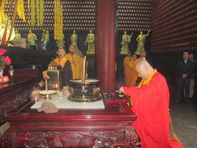 「万寿寺」湖南阳明山万寿寺为尼泊尔和我国西藏日喀则震区祈福