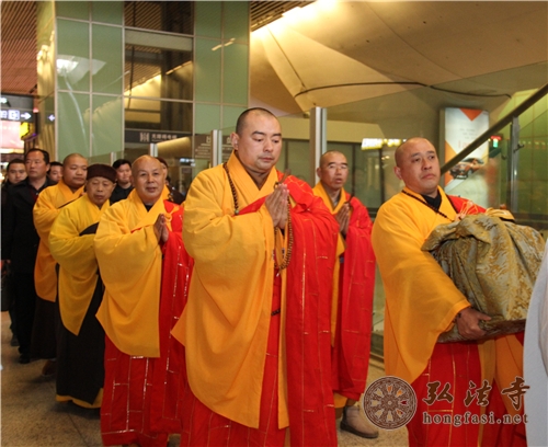 「浠水」广东深圳弘法寺隆重举行恭送本焕长老舍利赴湖北浠水胜乘寺永久安奉法会