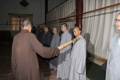 「佛教」广东深圳弘法寺佛学院举行学僧精进禅七实修迎新学期