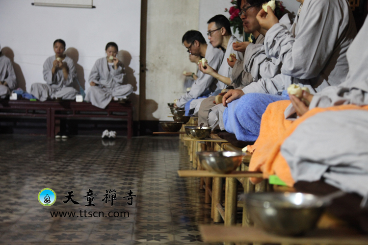 「佛教」浙江宁波天童禅寺第二届天童山传统禅七起七仪式举行