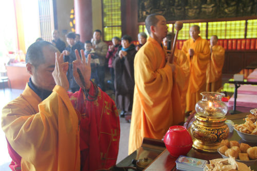 「肉灵芝」福建厦门石室禅院举行“为台湾地震灾区祈福法会暨乙未年尾谢本命药叉神将谢太岁法会”