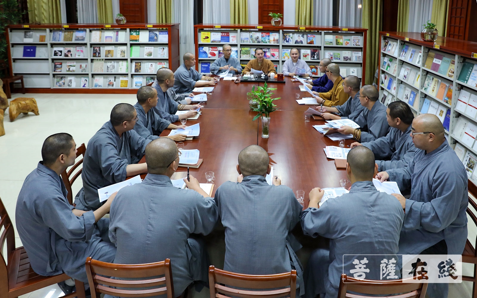 「电信网络」中国佛学院普陀山学院组织各班学习《防范电信网络诈骗宣传手册》 「电信网络」中国佛学院普陀山学院组织各班学习《防范电信网络诈骗宣传手册》