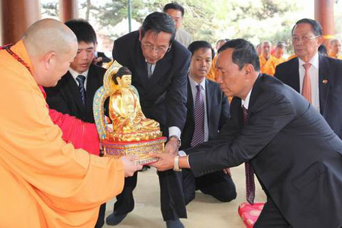 「灵光寺」缅甸联邦共和国议长来北京灵光寺参拜佛牙舍利