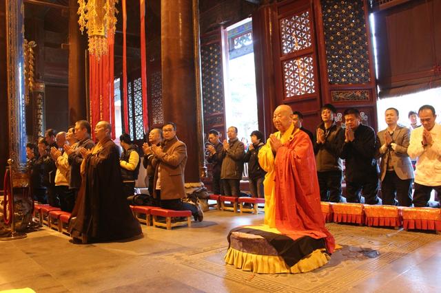 「佛教」“根通长老灵骨回普陀游娑婆”仪式在浙江普陀山举行