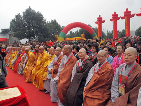「佛教」九华山双溪寺举行大兴和尚真身宝殿落成暨安奉登位典礼
