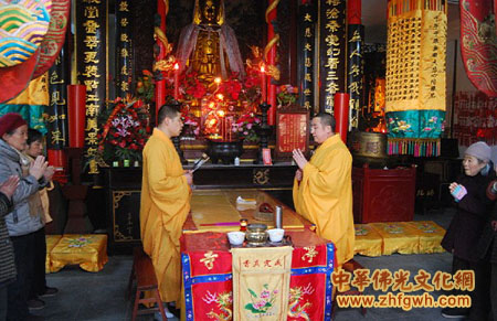 「佛教」无锡净慧寺为住院临产信众吟经祝讚祈求吉祥平安