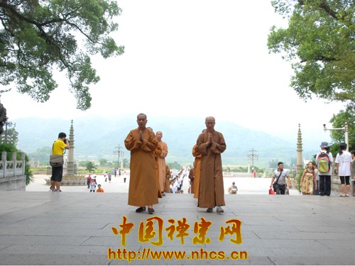 「佛教」广东南华禅寺第六届“禅悦行”夏令营：三步一拜、五体投地礼六祖