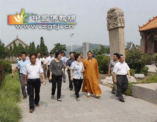 「佛教」著名评书表演艺术家刘兰芳参访河南香山普门禅寺
