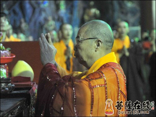 「佛教」广东南华寺举办六祖禅师示寂晨拜法会