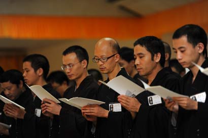 「弘法寺」让心灵得到安顿 广东深圳弘法寺第十九期八关斋戒圆满