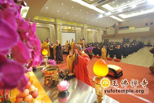「佛教」上海玉佛禅寺举行第十六届皈依法会