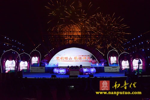 「佛教」“梵韵昭山·佛佑神州”佛乐焰火晚会在湖南湘潭市昭山示范区隆重开幕