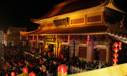 「弘法寺」广东深圳弘法寺隆重举行2013年祝福新年鸣钟祈福活动