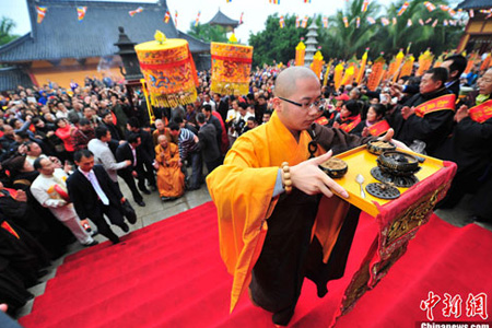 「释星云」海南博鳌禅寺举行两岸和平祈福法会 星云大师为玉佛开光