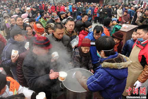 「腊八节」各地寺院腊八施粥忙　喜迎吉祥新年
