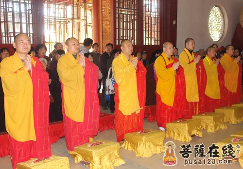 「佛教」上海金山区佛教协会举行缅怀达缘长老扫塔祭祀活动