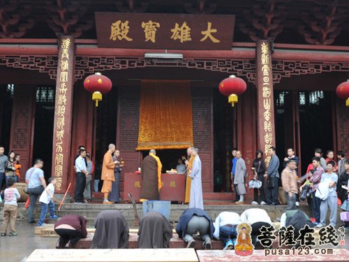 「放生功德」广东南华禅寺清明节举行放生祈福法会 普圣法师主法