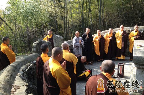 「宝华山」江苏宝华山隆昌寺心平和尚带领常住举行缅怀祖师祭祀活动