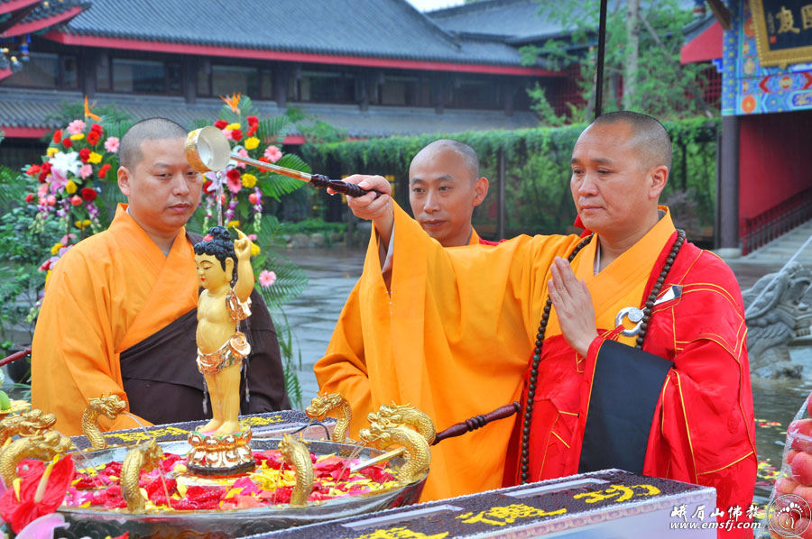 「峨眉山」四月初八佛诞日 峨眉山众寺院举行浴佛法会