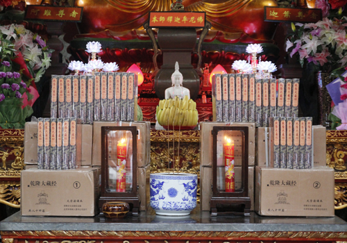 「乾隆大藏经」湖北归元禅寺举行迎请《乾隆大藏经》仪式