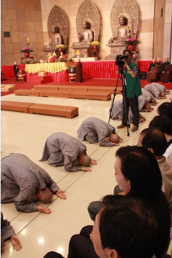 「法鼓山」僧日快乐”台湾法鼓山喜迎2013僧团剃度典礼