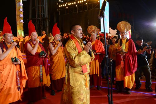 「佛教」慈光指引：2013万众普佛供灯祈福大典在深圳弘法寺隆重举行