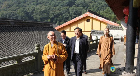 「佛教」世界宗教研究所长卓新平一行参访浙江宁波天童禅寺