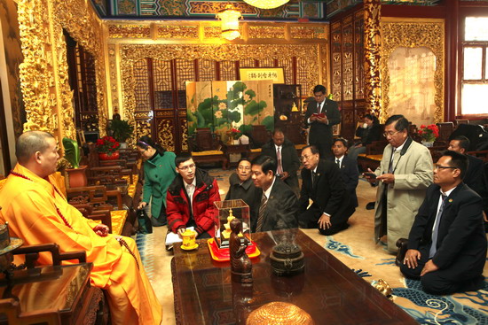 「灵光寺」缅甸巩固和发展党副主席一行到北京灵光寺参拜佛牙舍利