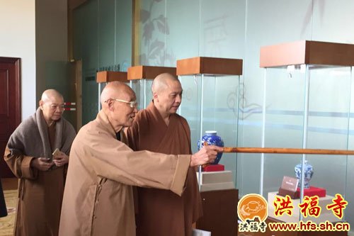 「佛教」上海洪福寺僧众一行参访无锡灵山大佛