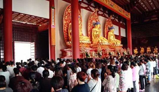「龙泉寺」观音菩萨成道日 300人在唐山龙泉寺皈依