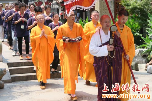 「佛教」上海西林禅寺举行百僧托钵乞化、上堂大斋活动
