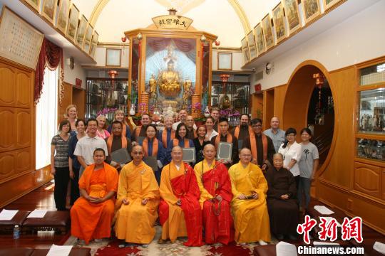 「佛教」10名美国人被授予汉传在家佛教传教师资格证