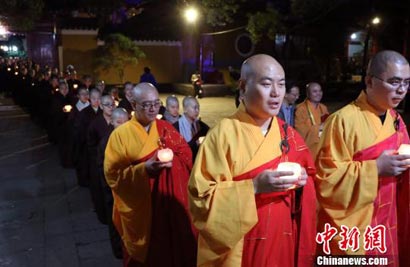 「普陀山」千盏莲花灯点亮万众心灯 普陀山南海观音文化节举行