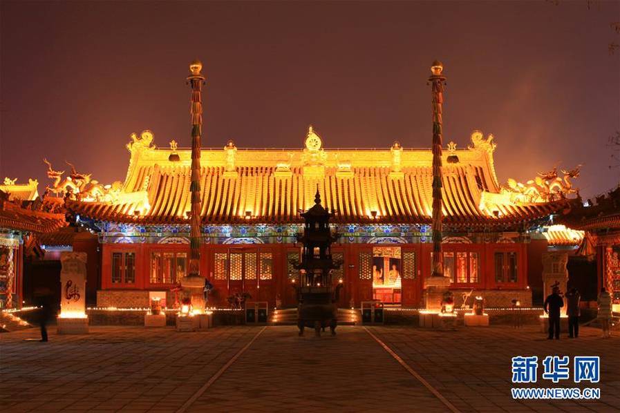 「佛教」呼和浩特大召寺举办燃灯节 纪念宗喀巴大师
