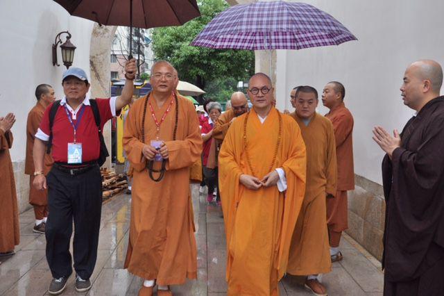 「佛教」台湾佛教界组百人团访福建寻根礼祖 首站福州市明旸禅师纪念馆