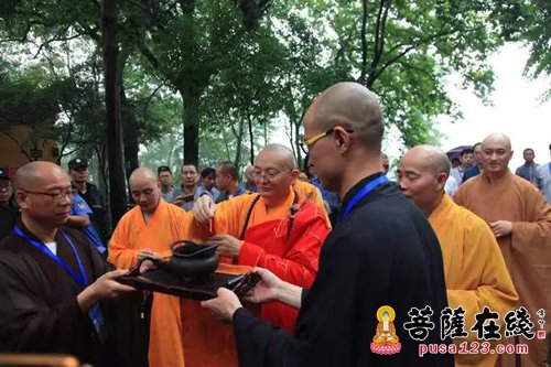 「灵岩山寺」灵岩山寺举行宏度法师晋院仪式 承继净土宗风 弘灵岩道风