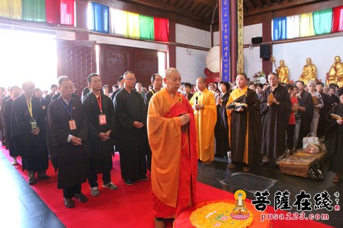 「佛教」上海七宝教寺举行三时系念法会 千人诵经响遏行云