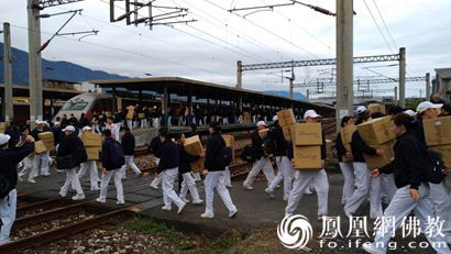 「慈济」直击台湾地址灾区：两百慈济志工随物资赴花莲救灾