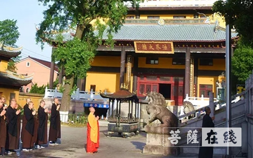 「佛教」大林禅寺恢复开放首日举行升国旗仪式